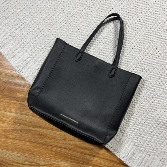 Steve Madden Handbags - Steve Madden black tote